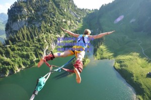 安东尼神来之笔！空中插花脚停球惊艳全场，球迷高呼好好看 好好学
